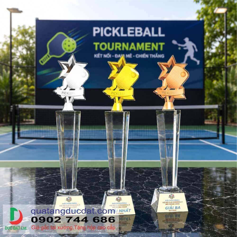 Cúp Pickleball 53 bằng pha lê cao cấp, thiết kế ngôi sao độc đáo, in UV sắc nét.