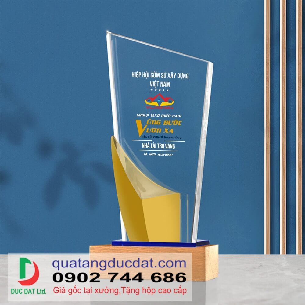Kỷ niệm chương đế gỗ 26