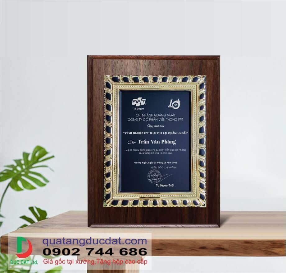 Kỷ niệm chương gỗ đồng 42