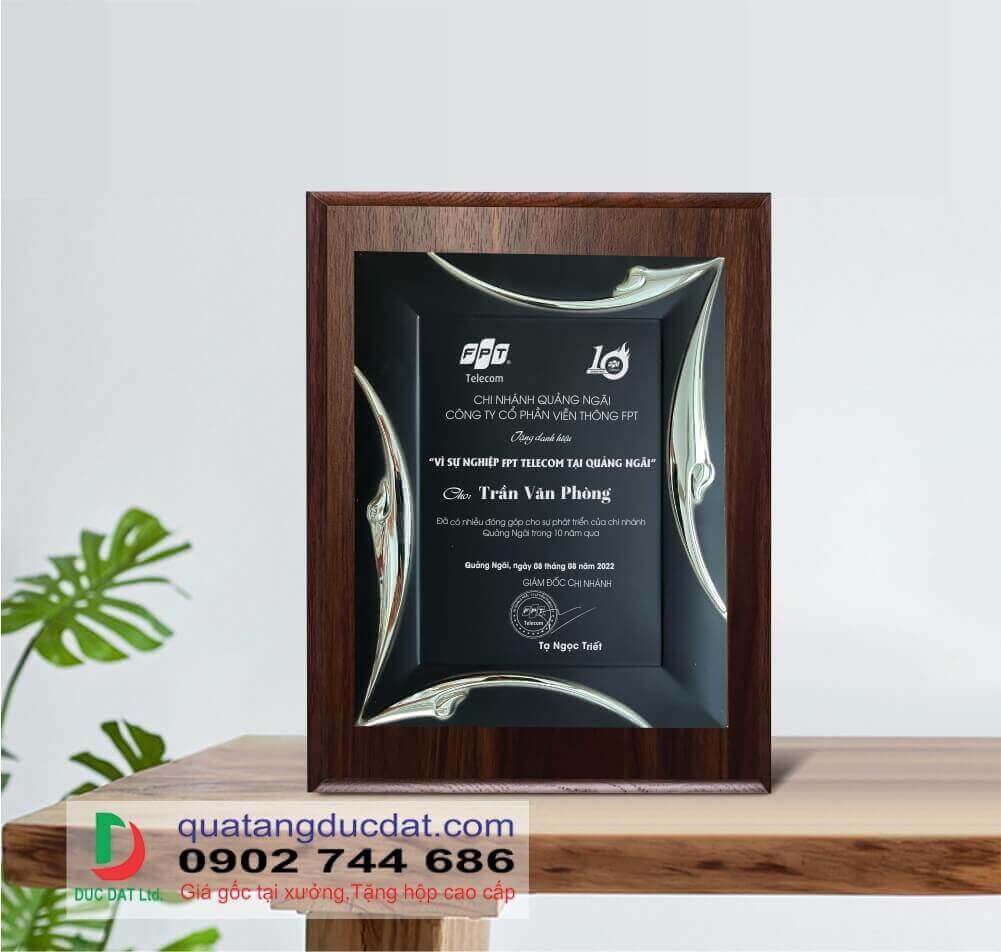Kỷ niệm chương gỗ đồng 44